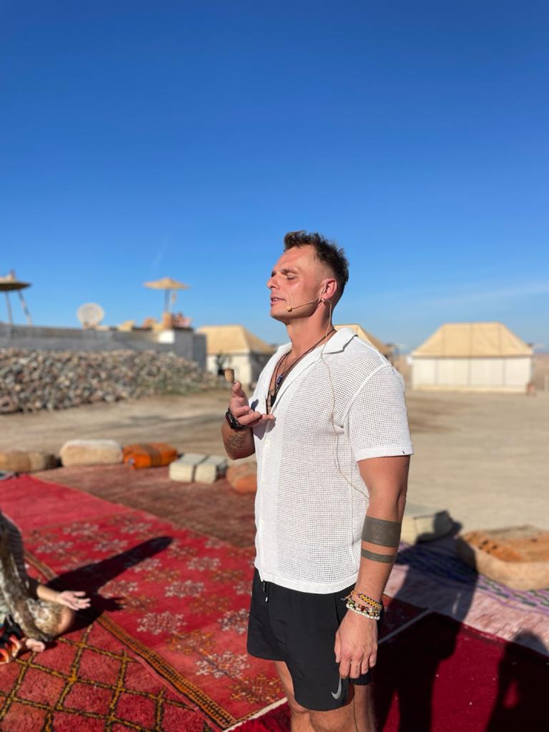 Piotr guiding a session in a desert camp